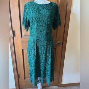 Chic Green Lace Midi Dress